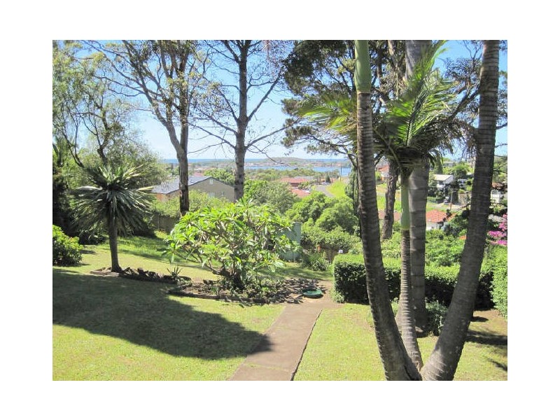 83 Weringa Avenue, Lake Heights NSW 2502