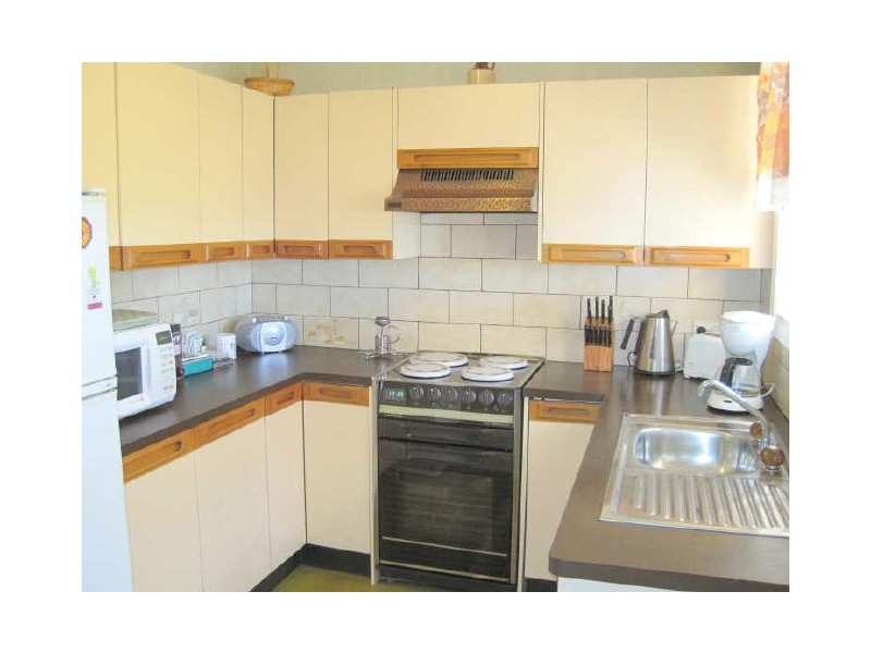 83 Weringa Avenue, Lake Heights NSW 2502