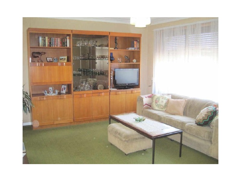 83 Weringa Avenue, Lake Heights NSW 2502