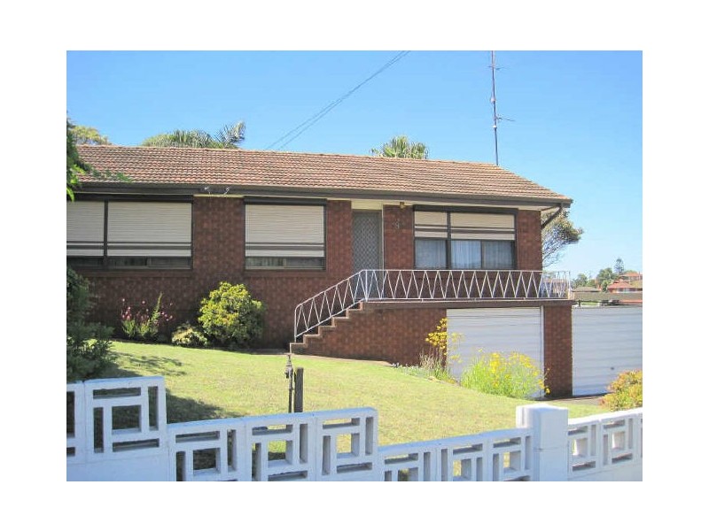 83 Weringa Avenue, Lake Heights NSW 2502