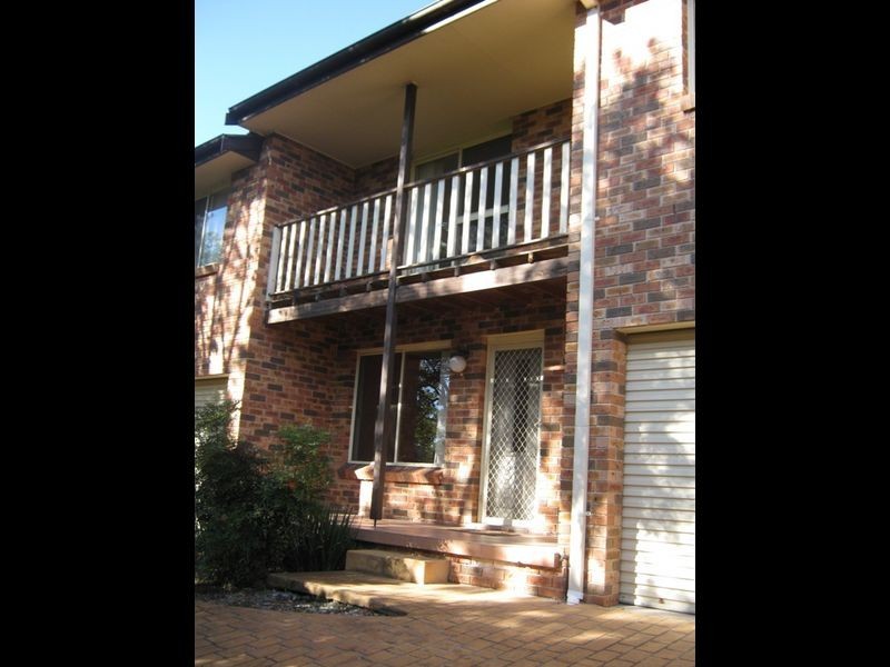 2/1a Leigh Crescent, Unanderra NSW 2526