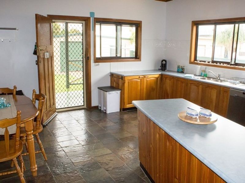 10 Boronia Avenue, Windang NSW 2528