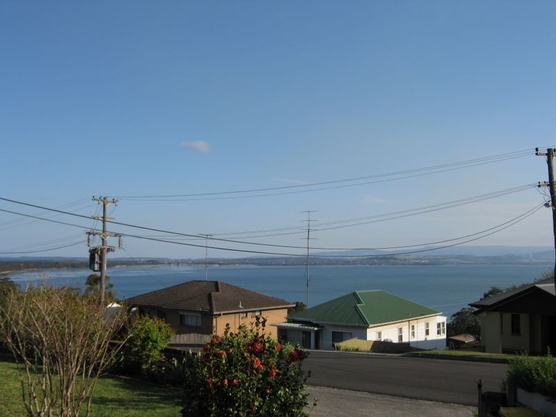 1/5 Buena Vista Street, Lake Heights NSW 2502