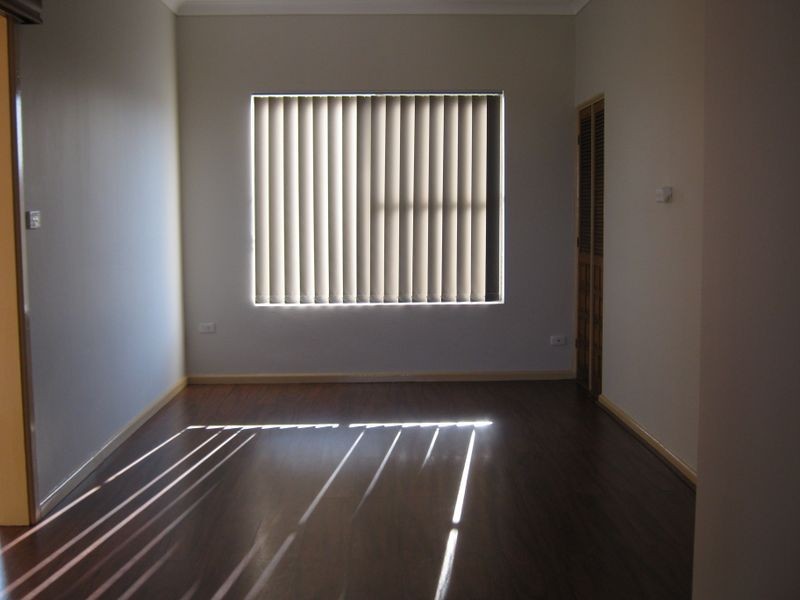 1/5 Buena Vista Street, Lake Heights NSW 2502
