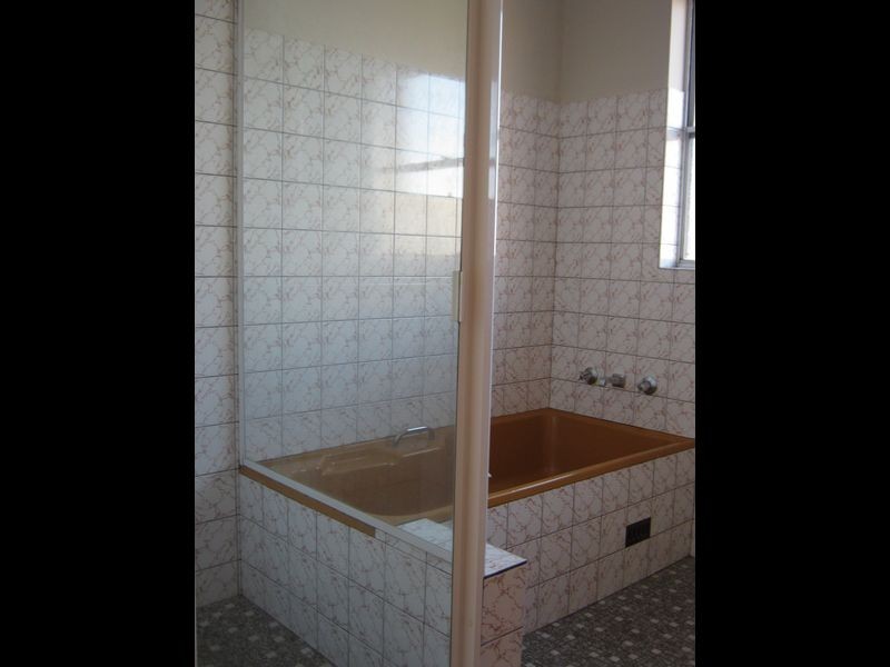 1/5 Buena Vista Street, Lake Heights NSW 2502