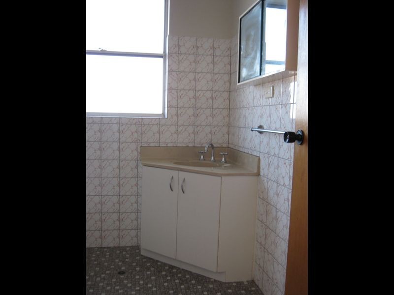1/5 Buena Vista Street, Lake Heights NSW 2502
