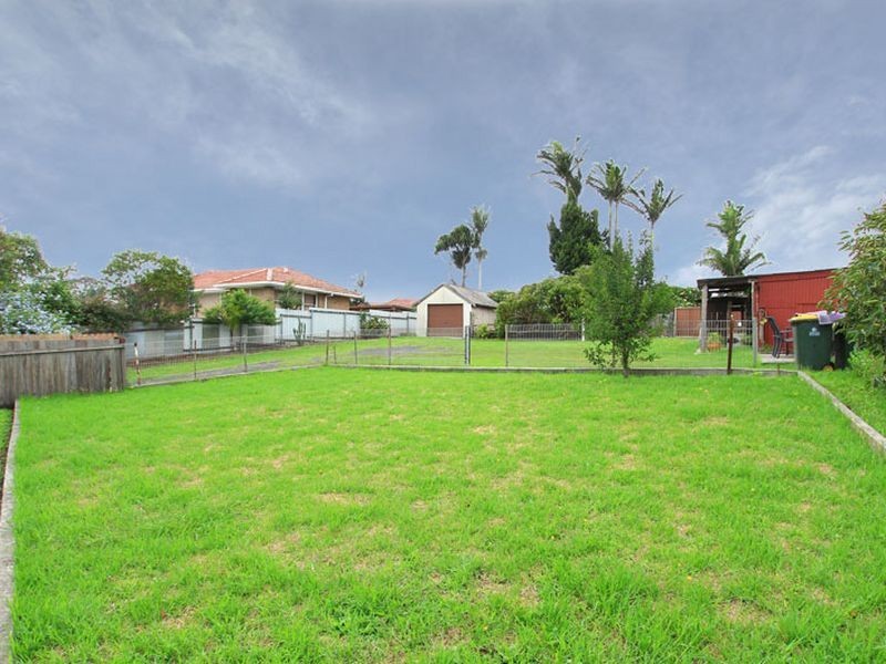 107-109 The Avenue, Coniston NSW 2500