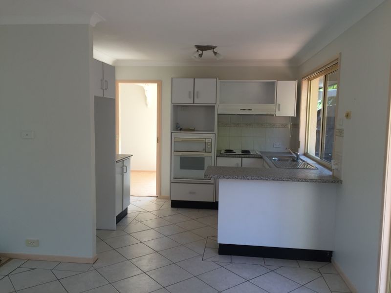 16 Sandalwood Road, Farmborough Heights NSW 2526