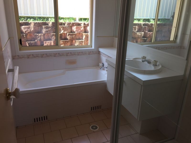 16 Sandalwood Road, Farmborough Heights NSW 2526