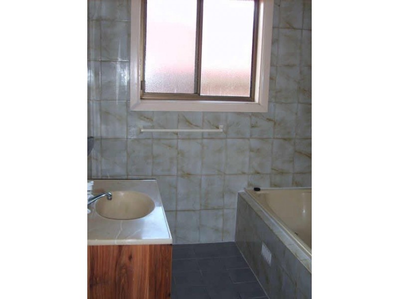 42 Little Rd, Bankstown NSW 2200