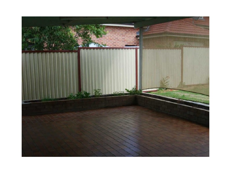 42 Little Rd, Bankstown NSW 2200