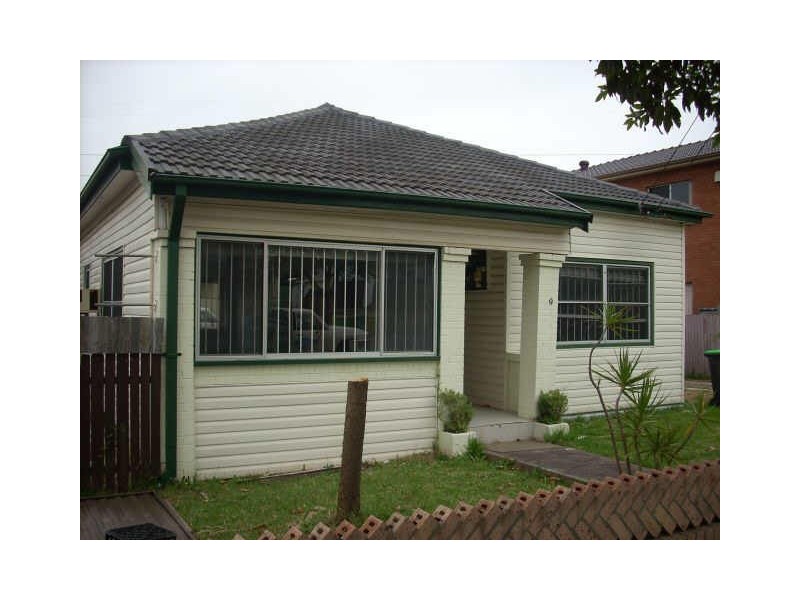 9 Gowrie Ave, Punchbowl NSW 2196