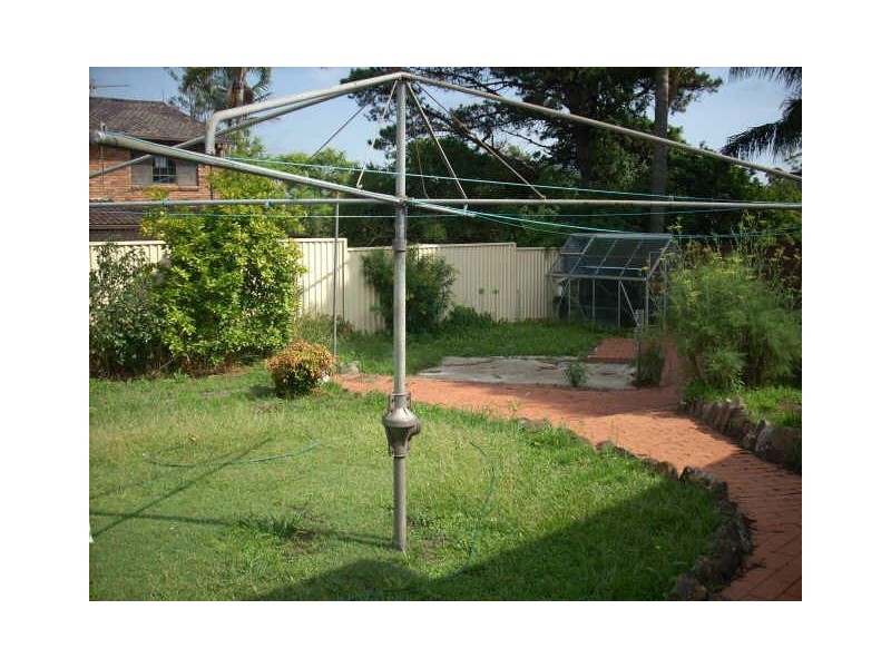 3 Larien Cres, Birrong NSW 2143