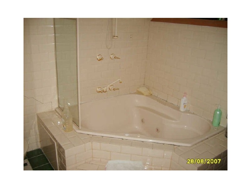 6 Arana Close, Georges Hall NSW 2198