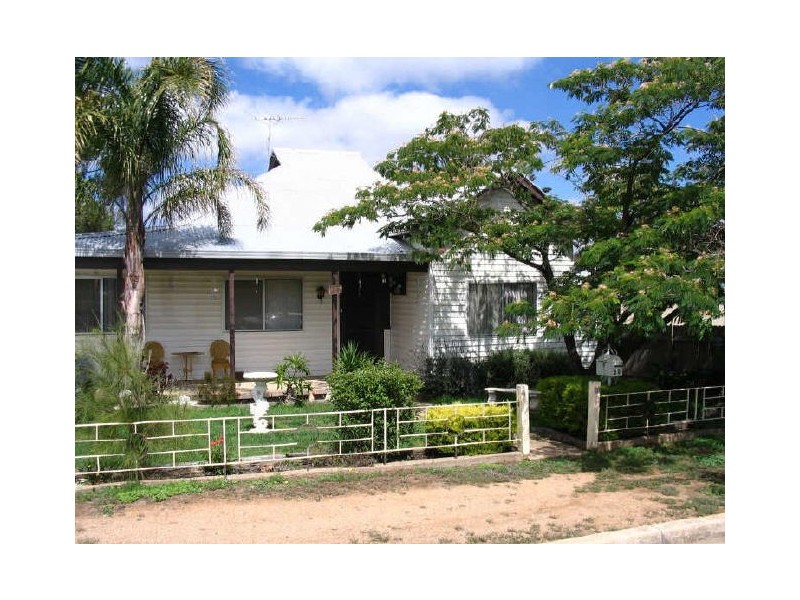 29 Lachlan Street, Young NSW 2594