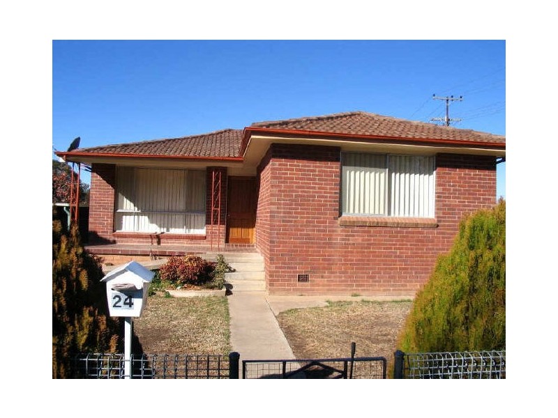 24 Murringo Street, Young NSW 2594