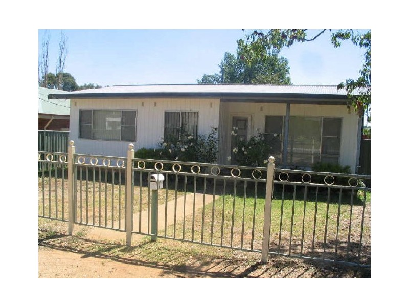 1 Patterson Avenue, Young NSW 2594