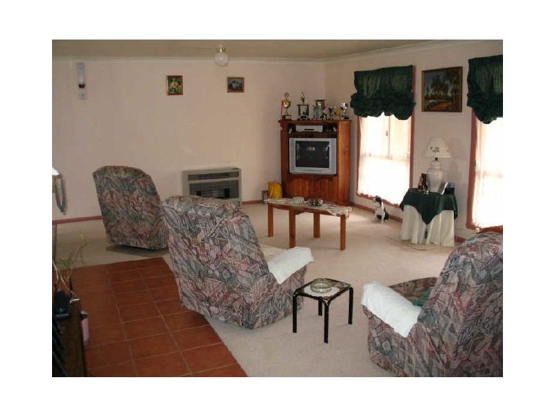 7 Ratho Road, Young NSW 2594