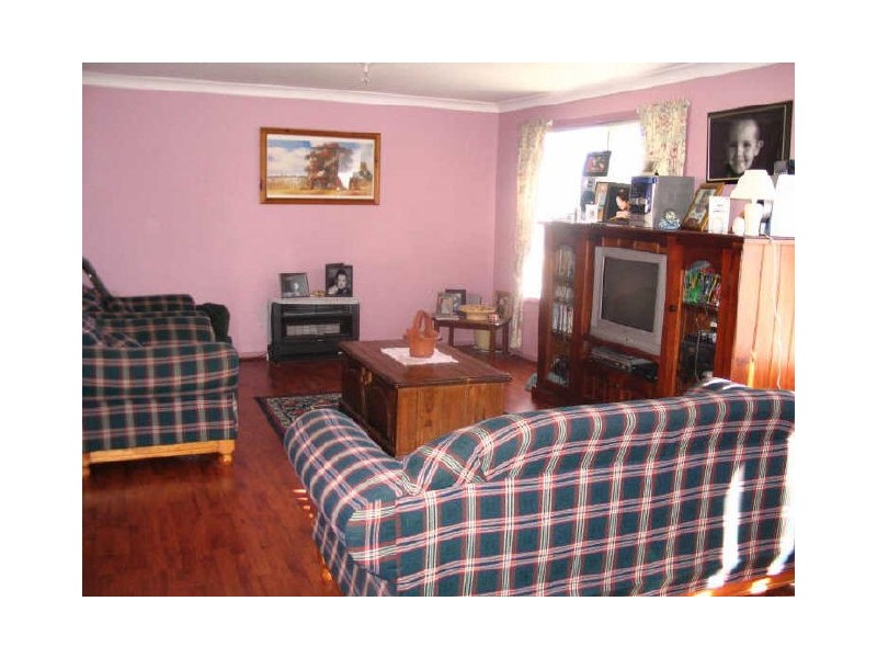 89 Blackett Avenue, Young NSW 2594