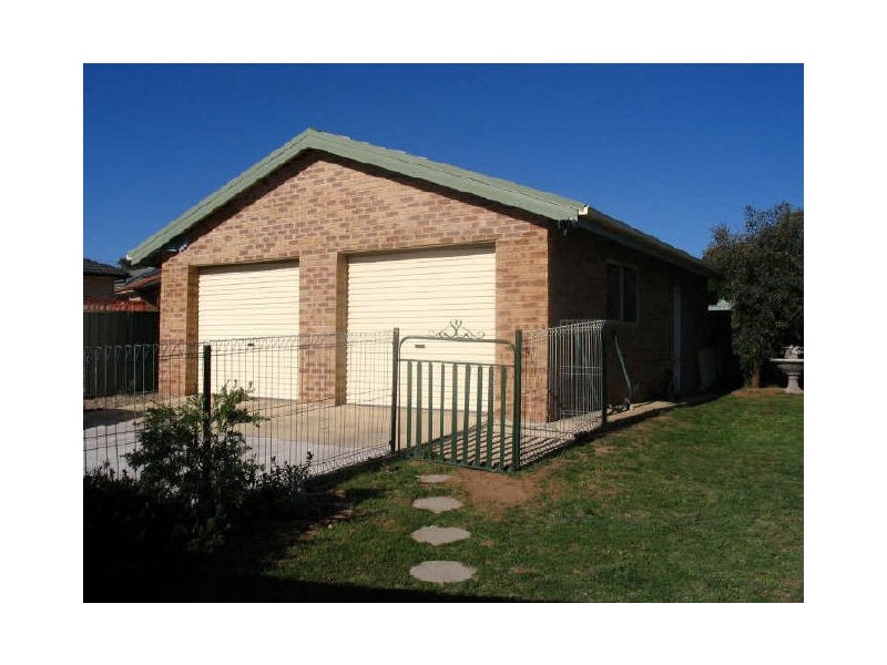 89 Blackett Avenue, Young NSW 2594