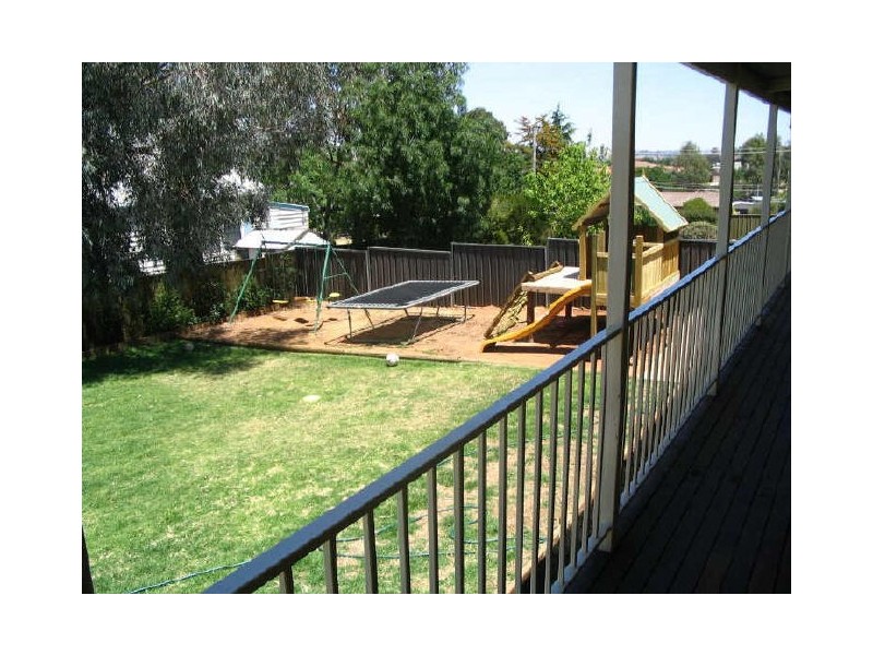 8 Martin Close, Young NSW 2594