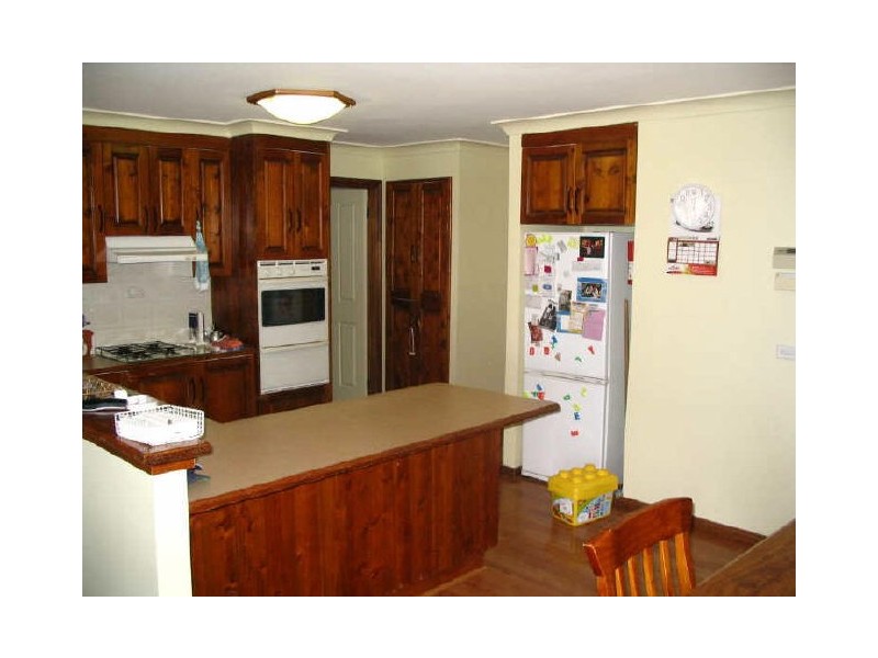 8 Martin Close, Young NSW 2594