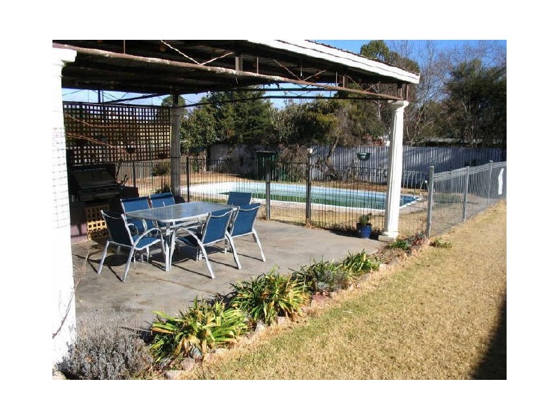 6 Edwards Street, Young NSW 2594