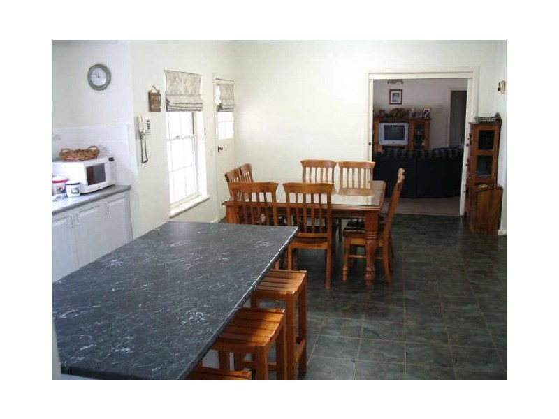 6 Edwards Street, Young NSW 2594