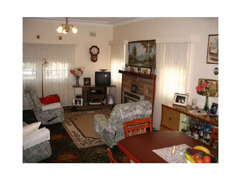 54 Caple Street, Young NSW 2594