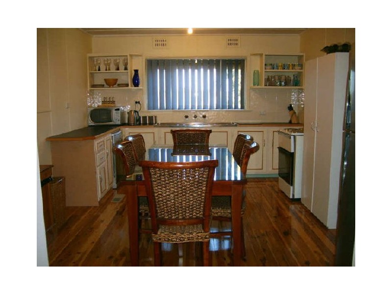 11 Whiteman Avenue, Young NSW 2594