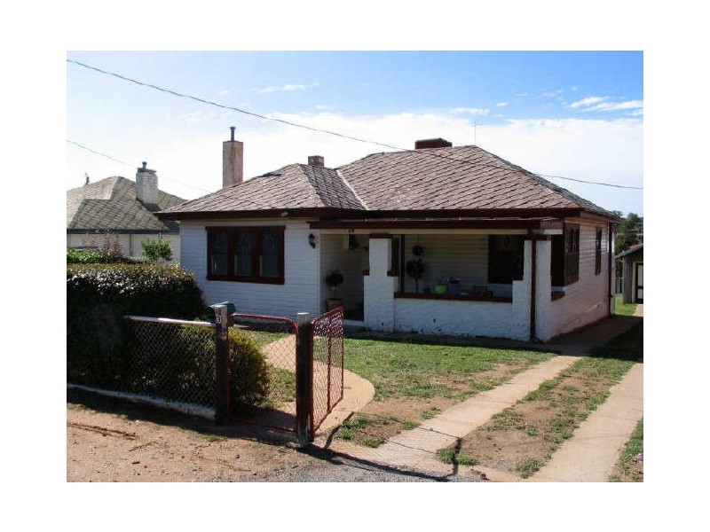 43 Currawong Street, Young NSW 2594