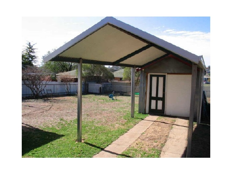 43 Currawong Street, Young NSW 2594