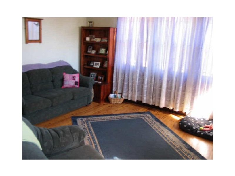 43 Currawong Street, Young NSW 2594