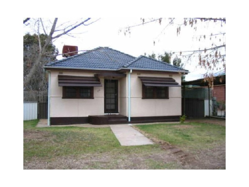 20 Binalong Street, Young NSW 2594