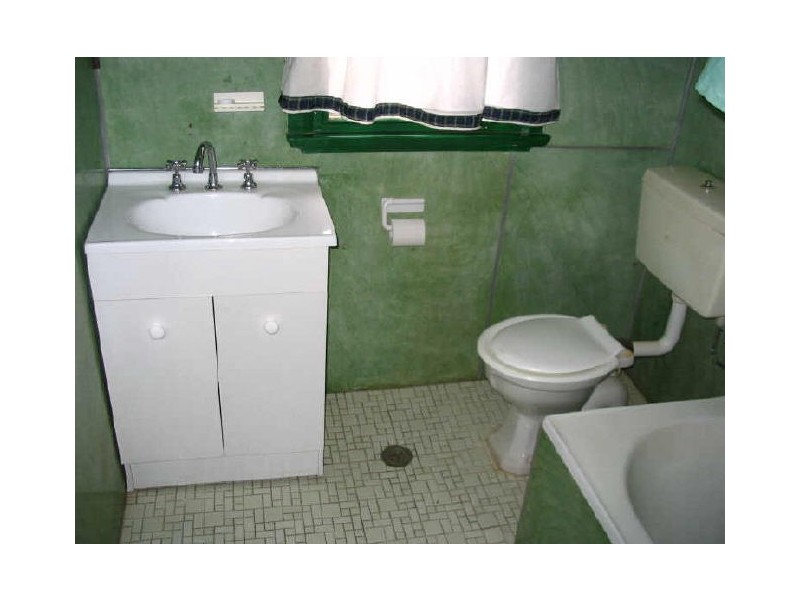 20 Binalong Street, Young NSW 2594