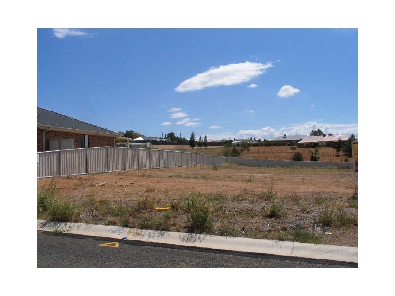 14 Jordan Place, Young NSW 2594