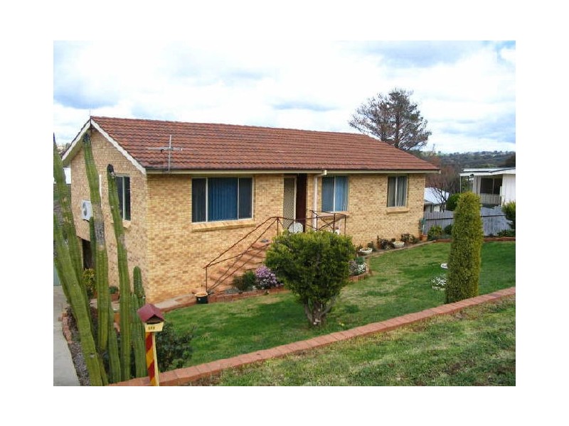 110 Edwards Street, Young NSW 2594