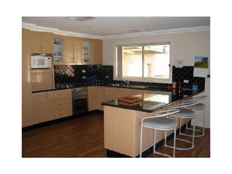 2 Hayden Place, Young NSW 2594