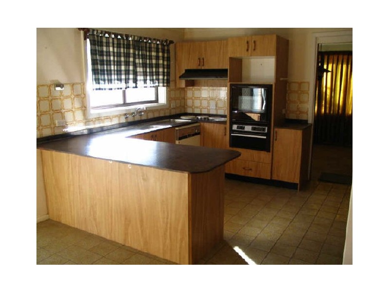 5 Cherry Court, Young NSW 2594