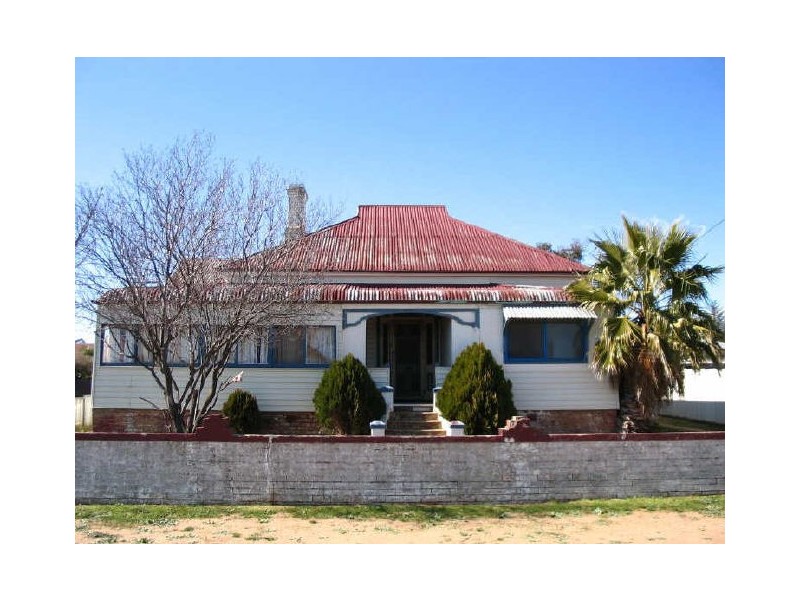 40 McLerie Street, Young NSW 2594