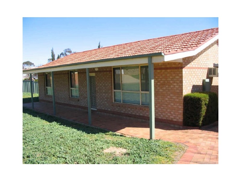 1 Pineview Circuit, Young NSW 2594