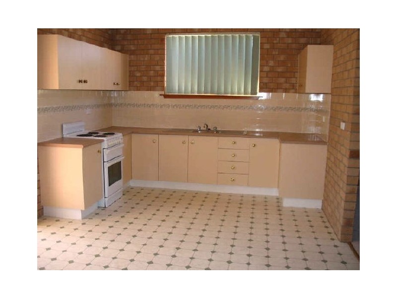 1 Pineview Circuit, Young NSW 2594