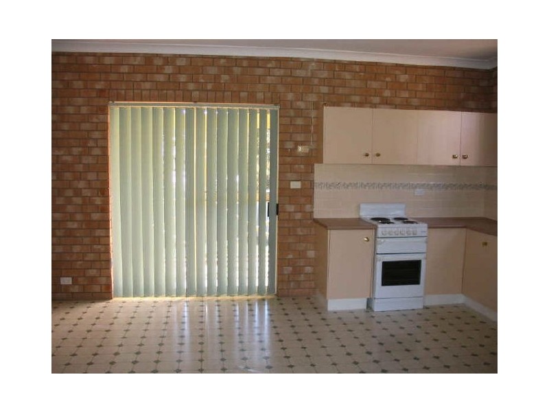 1 Pineview Circuit, Young NSW 2594