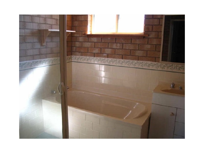 1 Pineview Circuit, Young NSW 2594