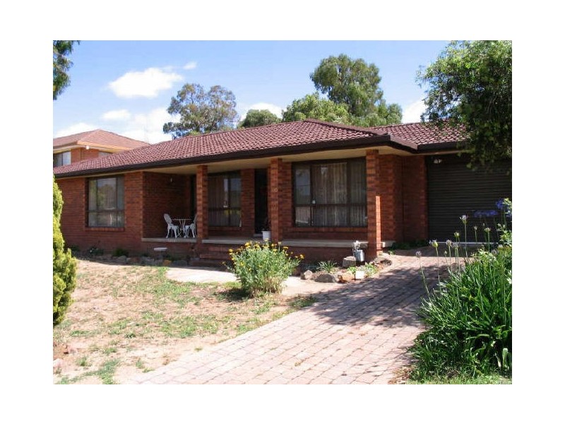 5 Keevil Drive, Young NSW 2594