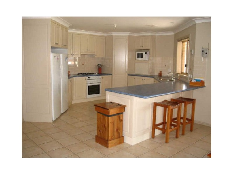 3 Scott Place, Young NSW 2594