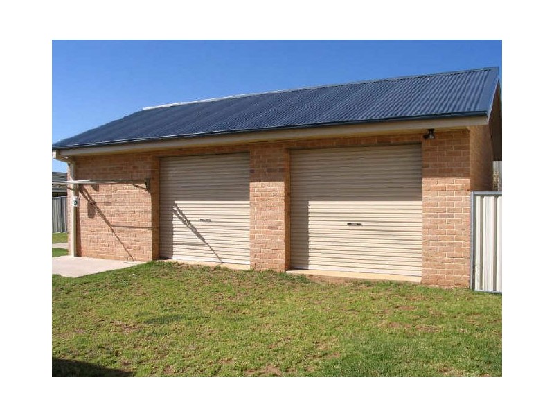 3 Scott Place, Young NSW 2594