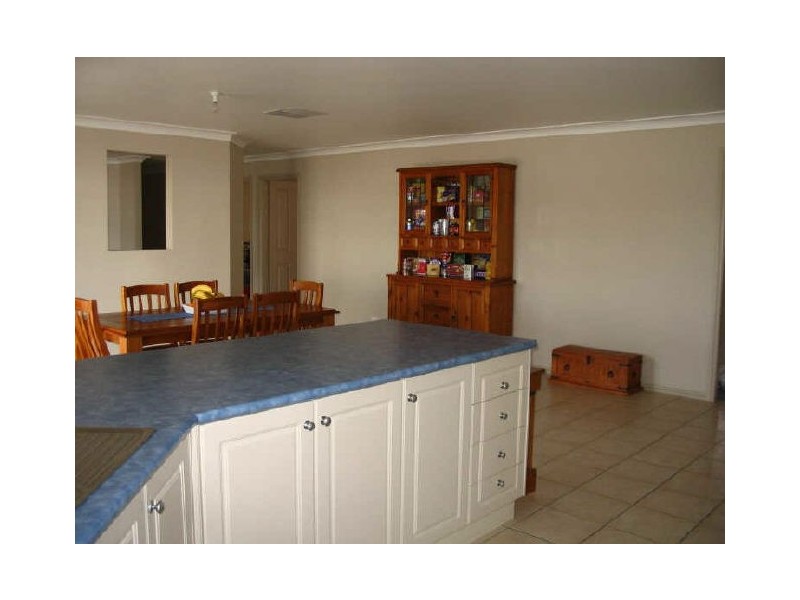 3 Scott Place, Young NSW 2594