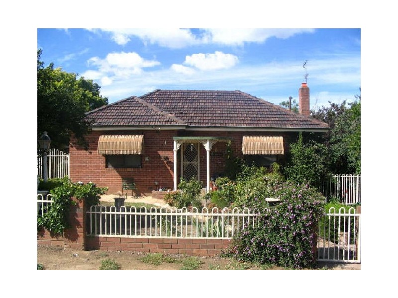 6 Lovell Street, Young NSW 2594
