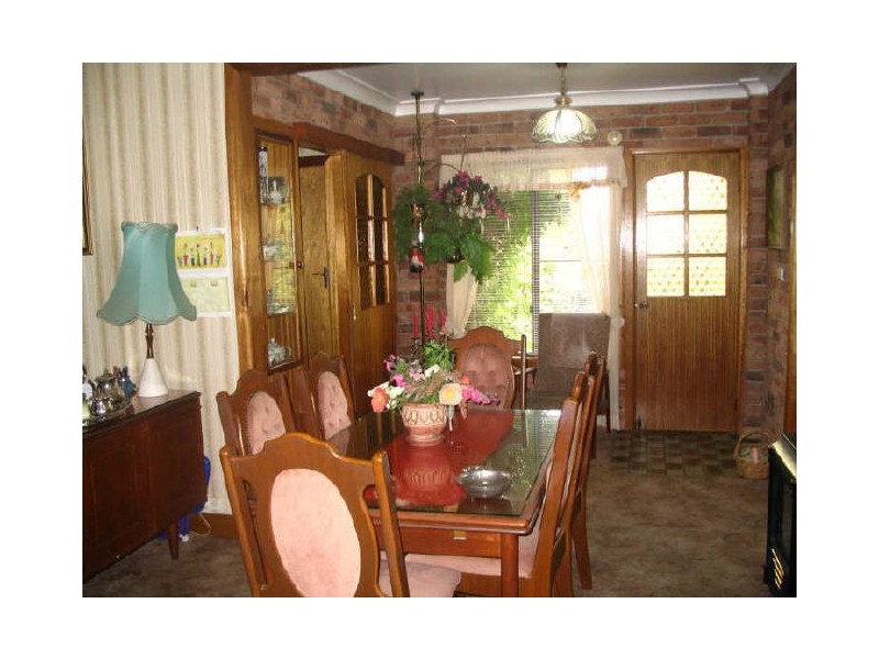 6 Lovell Street, Young NSW 2594